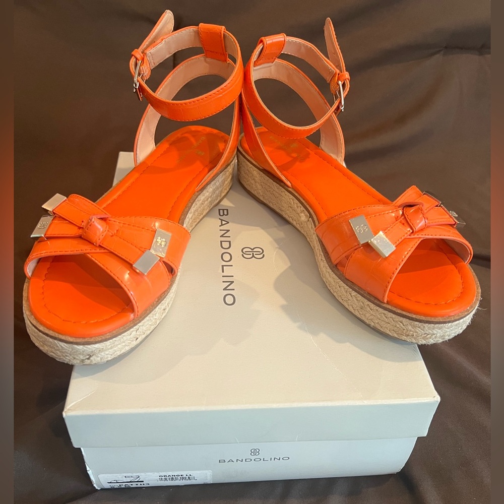 Bandolino patent sandals